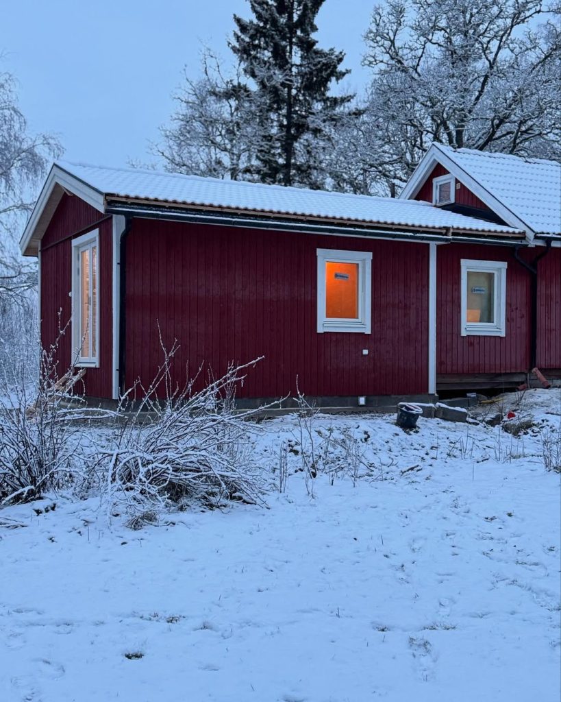 Här har vi gjort en fin tillbyggnad till en nöjd familj i Vallentuna 😁